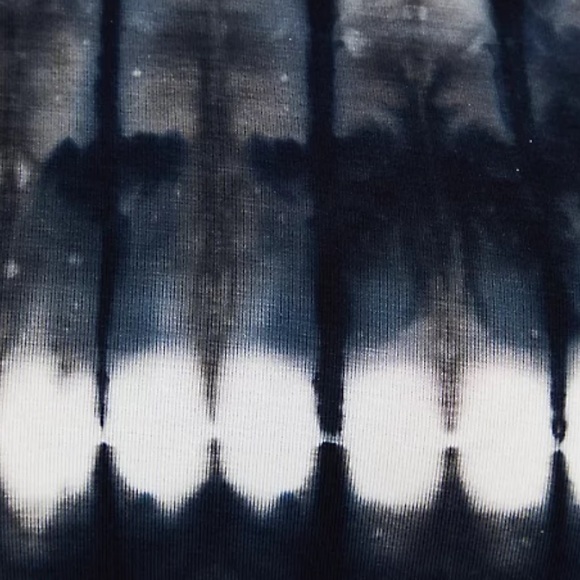 TORRID BLACK & WHITE TIE DYE SUPER SOFT TEE - Picture 4 of 8